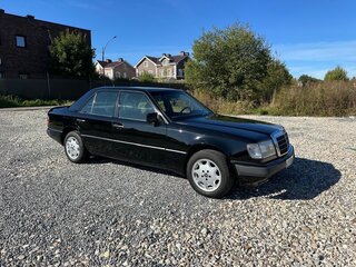 1992 Mercedes-Benz W124 230, чёрный, 800000 рублей, вид 2