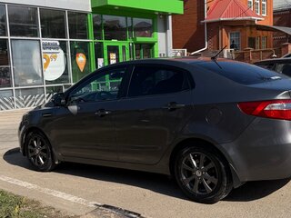 2014 Kia Rio 4-speed III, серый, 870000 рублей, вид 4