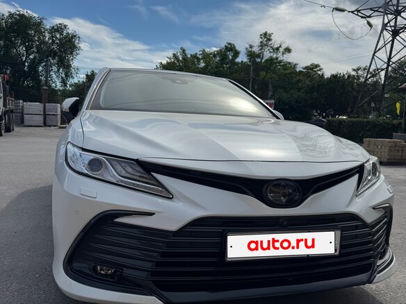 2022 Toyota Camry VIII (XV70) Рестайлинг, белый, 3625000 рублей