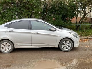 2016 Hyundai Solaris I Рестайлинг, серебристый, 420000 рублей, вид 2
