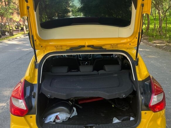 2013 Ford Focus III, жёлтый, 540000 рублей - вид 8