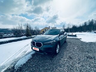 2021 BMW X1 20i xDrive II (F48) Рестайлинг, серый, 3550000 рублей, вид 4