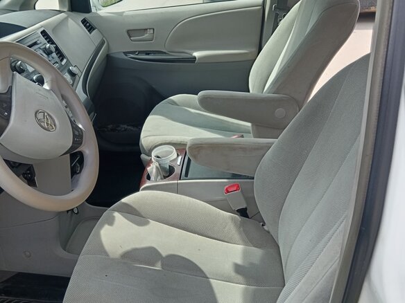 2010 Toyota Sienna III, белый, 1800000 рублей - вид 9