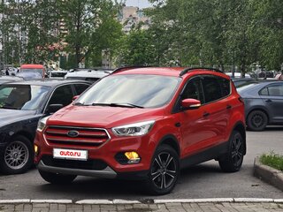 2017 Ford Kuga II Рестайлинг, красный, 2000000 рублей, вид 1