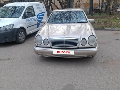 1997 Mercedes-Benz E-Класс 320 II (W210, S210), белый, 350000 рублей, вид 2