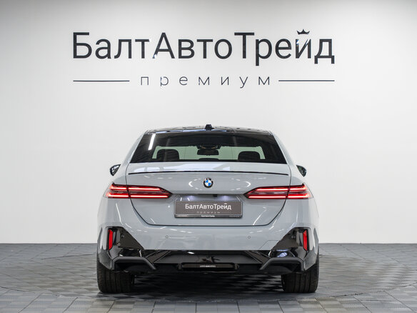 2025 BMW 5 серии 540d xDrive VIII (G60/G61/G68), серый, 12989000 рублей - вид 8