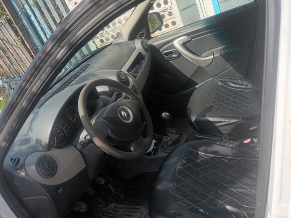 2010 Renault Logan I Рестайлинг, белый, 350000 рублей - вид 4