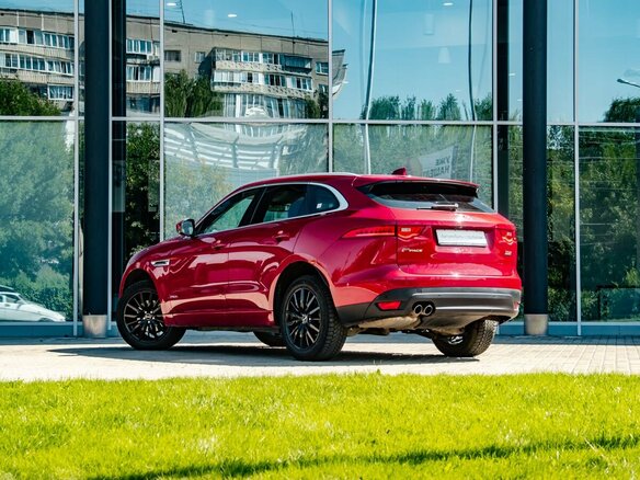 2017 Jaguar F-Pace I, красный, 1910000 рублей - вид 5