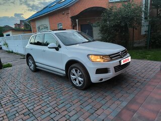 2012 Volkswagen Touareg II, белый, 2565000 рублей, вид 3