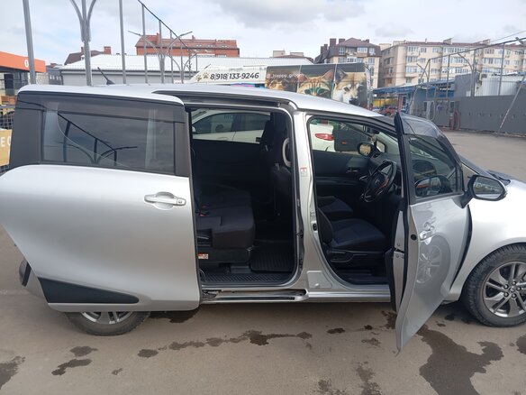 2017 Toyota Sienta II, серебристый, 1450000 рублей - вид 9