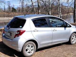 2014 Toyota Vitz III (XP130) Рестайлинг, серый, 740000 рублей, вид 4
