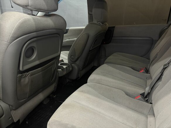 2007 Kia Carnival Grand II, серебристый, 599900 рублей - вид 9