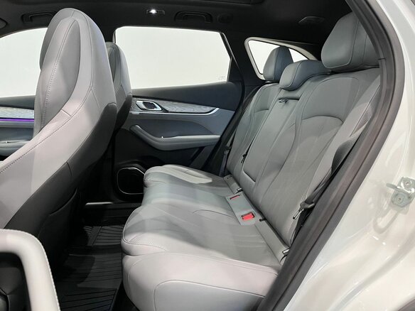 2026 Geely Galaxy M7, белый - вид 36