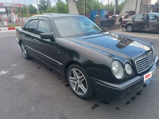 1997 Mercedes-Benz E-Класс 230 II (W210, S210), чёрный, 470000 рублей, вид 1