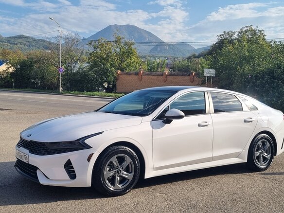 2020 Kia K5 III, белый, 2280000 рублей - вид 2