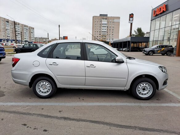 2026 Lada (ВАЗ) Granta I Рестайлинг, серебристый, 1109900 рублей - вид 6