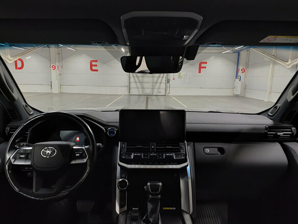 2021 Toyota Land Cruiser 300 Series, чёрный, 7280000 рублей - вид 13