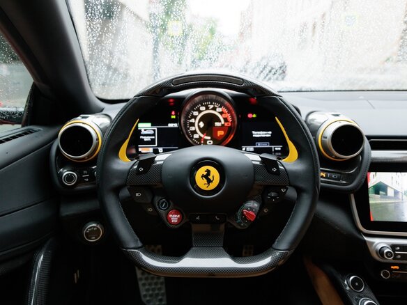 2017 Ferrari GTC4Lusso, красный, 31000000 рублей - вид 15