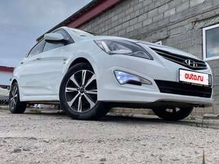 2015 Hyundai Solaris I Рестайлинг, белый, 900000 рублей, вид 4