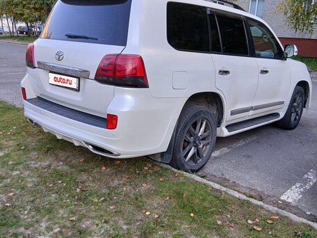 2013 Toyota Land Cruiser 200 Series Рестайлинг 1, белый, 3900000 рублей, вид 5