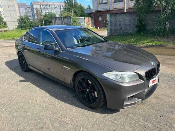 2011 BMW 5 серии 530d xDrive VI (F10/F11/F07), коричневый, 2100000 рублей - вид 5