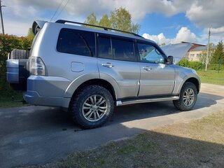 2012 Mitsubishi Pajero IV Рестайлинг 1, серебристый, 2000000 рублей, вид 4