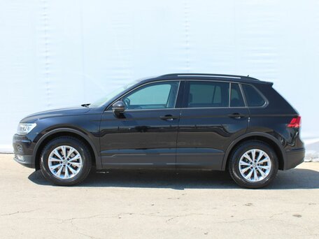 2020 Volkswagen Tiguan II, чёрный, 2050000 рублей, вид 4