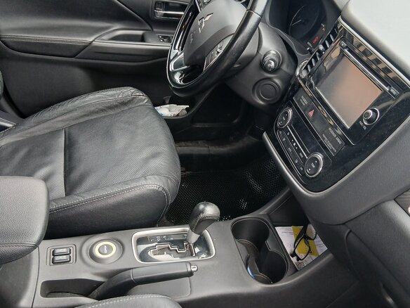 2015 Mitsubishi Outlander III Рестайлинг 2, серый, 1370000 рублей - вид 4