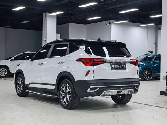 2022 Kia KX3, белый - вид 2