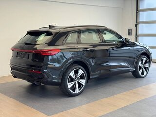 2025 Audi Q5 40 TFSI III (GU), чёрный, 7490000 рублей, вид 4