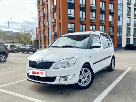 2013 Skoda Roomster I Рестайлинг, белый, 920000 рублей, вид 1