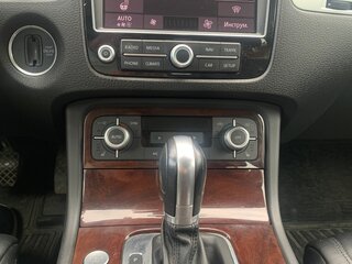 2017 Volkswagen Touareg II Рестайлинг, белый, 3800000 рублей, вид 5