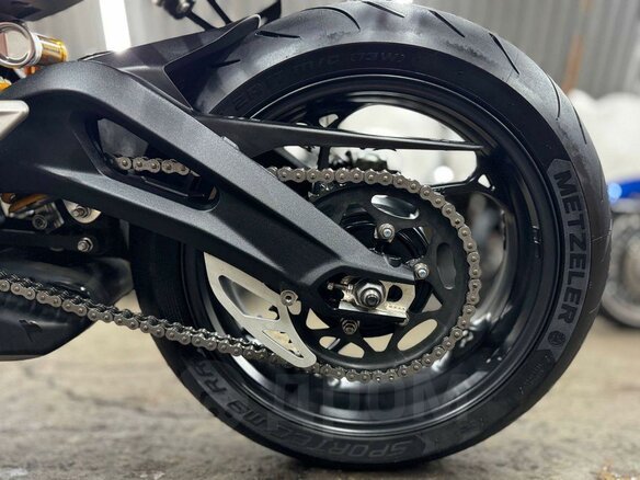 2023 Triumph Street Triple, жёлтый, 1170000 рублей - вид 32