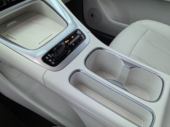 2024 Geely Geome Xingyuan 40.16 kWh, бежевый - вид 11