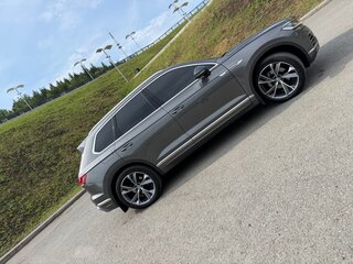 2020 Volkswagen Touareg III, серый, 3830000 рублей, вид 5
