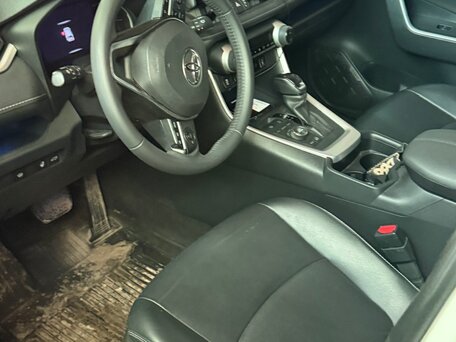 2021 Toyota RAV4 V (XA50), белый, 4000000 рублей, вид 2