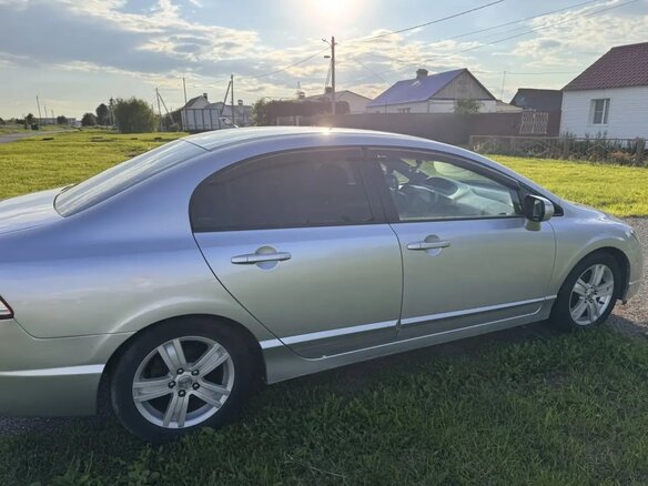 2009 Honda Civic VIII, серебристый - вид 2
