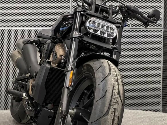 2022 Harley-Davidson Sportster S, чёрный - вид 2