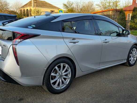 2018 Toyota Prius IV (XW50), серый, 1800000 рублей - вид 5