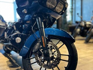 2019 Harley-Davidson CVO Road Glide, синий, 2250000 рублей, вид 5