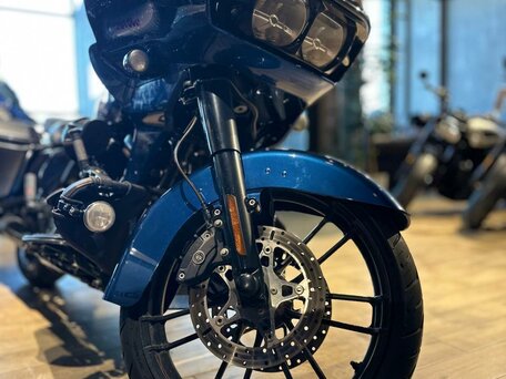 2019 Harley-Davidson CVO Road Glide, синий, 2250000 рублей, вид 5