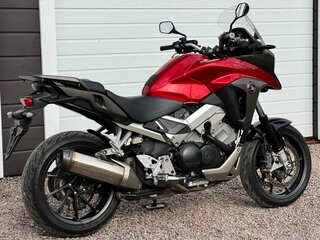 2015 Honda VFR 800X (Crossrunner), красный, 680000 рублей, вид 2