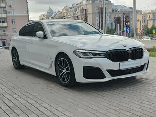 2022 BMW 5 серии 520i VII (G30/G31/G38) Рестайлинг, белый, 4790000 рублей, вид 3