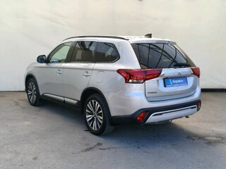 2019 Mitsubishi Outlander III Рестайлинг 3, серебристый, 1882000 рублей, вид 4