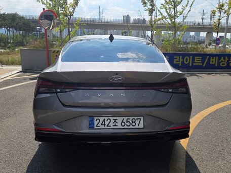 2023 Hyundai Avante VII, серебристый, 1740000 рублей, вид 5