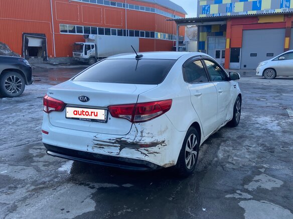 2017 Kia Rio III Рестайлинг, белый, 900000 рублей - вид 5