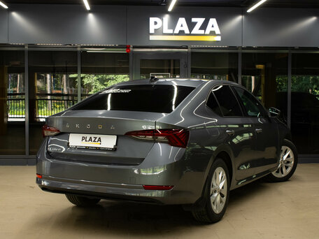 2021 Skoda Octavia IV (A8), серый, 2350000 рублей, вид 4