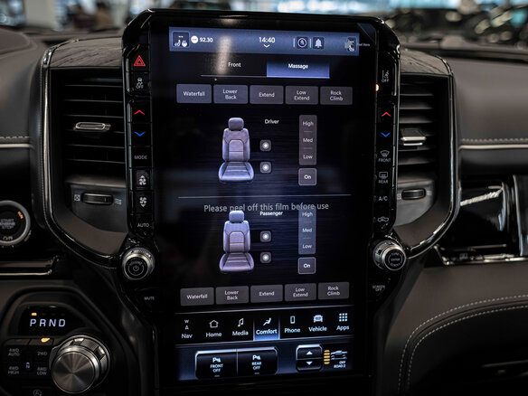 2026 Ram 1500 Crew Cab V Рестайлинг, серебристый, 9490000 рублей - вид 32