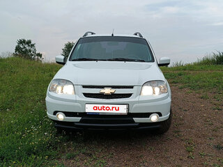2015 Chevrolet Niva I Рестайлинг, белый, 800000 рублей, вид 2