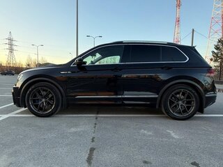 2019 Volkswagen Tiguan II, чёрный, 3800000 рублей, вид 2